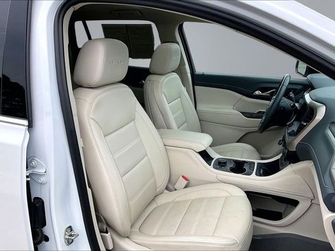 Used 2023 GMC Acadia Denali w/ Denali Technology Package FWD image 7