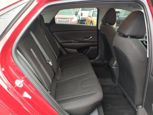 Used 2023 Hyundai Elantra SEL image 31