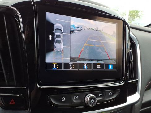 Used 2023 Chevrolet Traverse RS FWD image 13