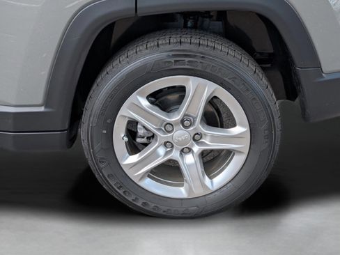 Used 2023 Jeep Compass Latitude image 19