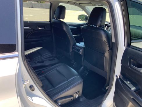 Used 2018 Toyota Highlander XLE FWD image 15