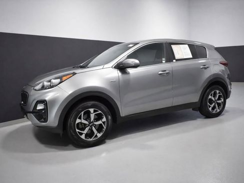 Used 2021 Kia Sportage LX image 2
