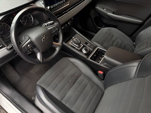 Used 2024 Mitsubishi Outlander SE image 15