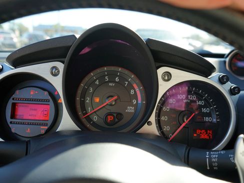 Used 2014 Nissan 370Z Coupe image 23