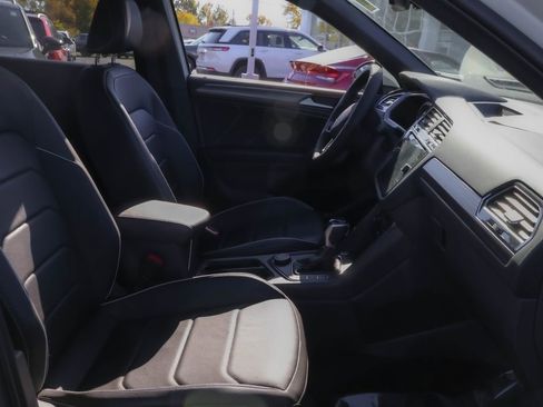 Certified 2022 Volkswagen Tiguan SEL R-Line image 34