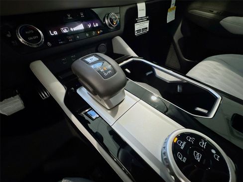 New 2026 Mitsubishi Outlander SEL FWD image 15
