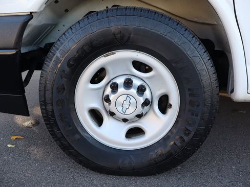 Used 2017 Chevrolet Express 2500 LS image 41