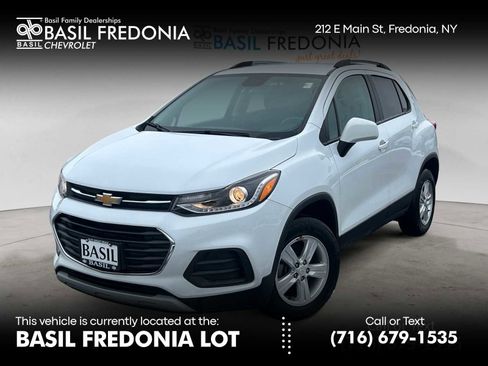 Used 2022 Chevrolet Trax LT w/ LT Convenience Package image 1
