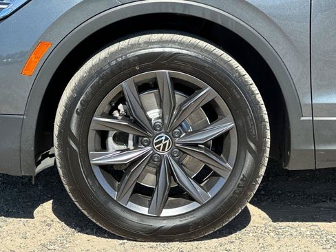 Certified 2023 Volkswagen Tiguan SE FWD image 26