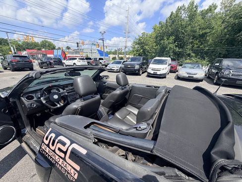 Used 2010 Ford Mustang GT Premium RWD image 34