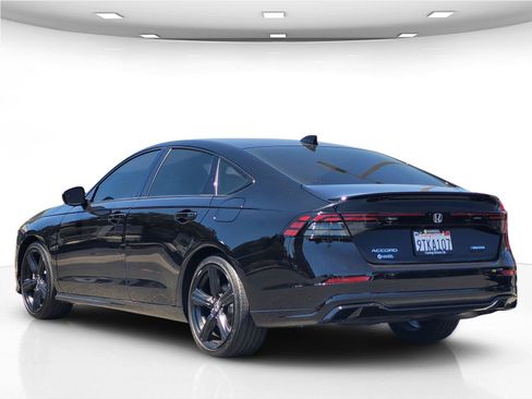 Used 2025 Honda Accord Sport image 8