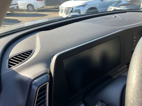 Used 2025 Kia Sportage LX image 34