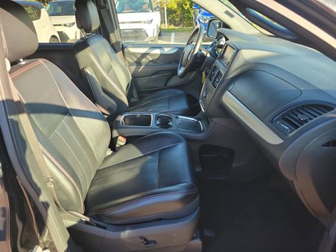 Used 2017 Dodge Grand Caravan GT image 7