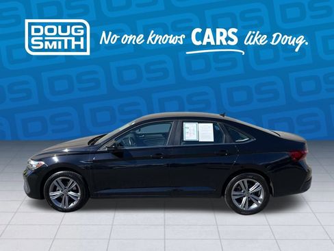 Used 2024 Volkswagen Jetta SE image 3