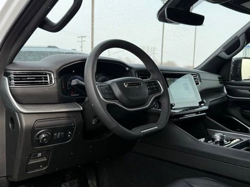 Used 2024 Jeep Wagoneer L Series II w/ Flexible Seating Group image 13