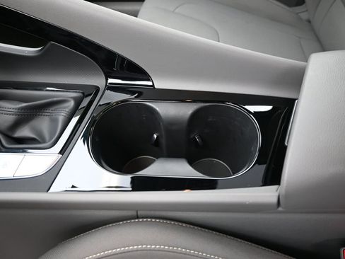 Certified 2025 Hyundai Elantra SEL image 15