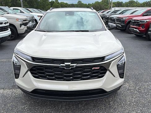 New 2026 Chevrolet Trax RS w/ Sunroof Package FWD image 2