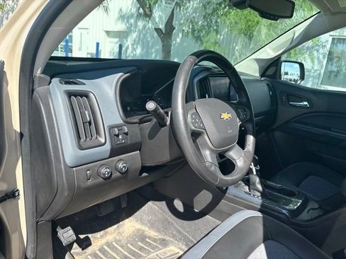 Used 2022 Chevrolet Colorado Z71 AWD/4WD image 12