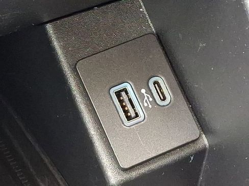 Used 2024 Ford Edge Titanium image 26