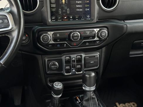 Used 2021 Jeep Wrangler Unlimited Sahara AWD/4WD image 22
