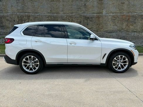 Used 2021 BMW X5 xDrive40i w/ Premium Package 3 AWD/4WD image 2