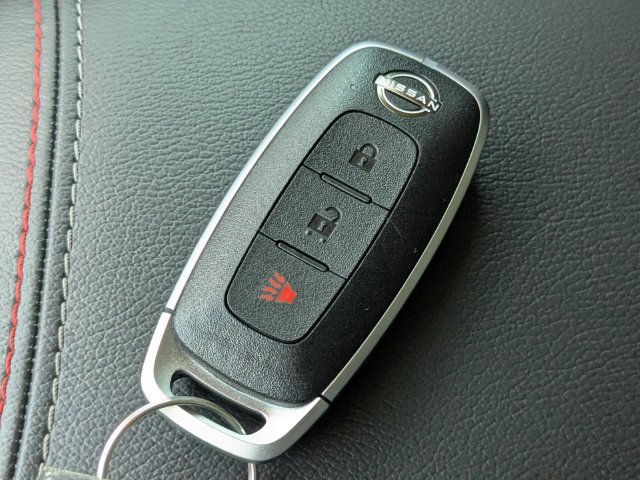 Used 2025 Nissan Kicks SR FWD image 27