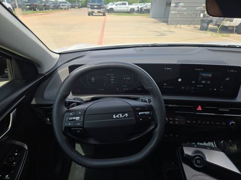 Used 2025 Kia EV6 Light RWD image 18