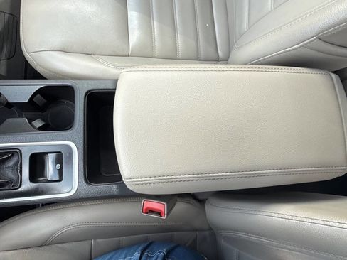 Used 2017 Ford Escape SE w/ SE Leather Comfort Package image 19