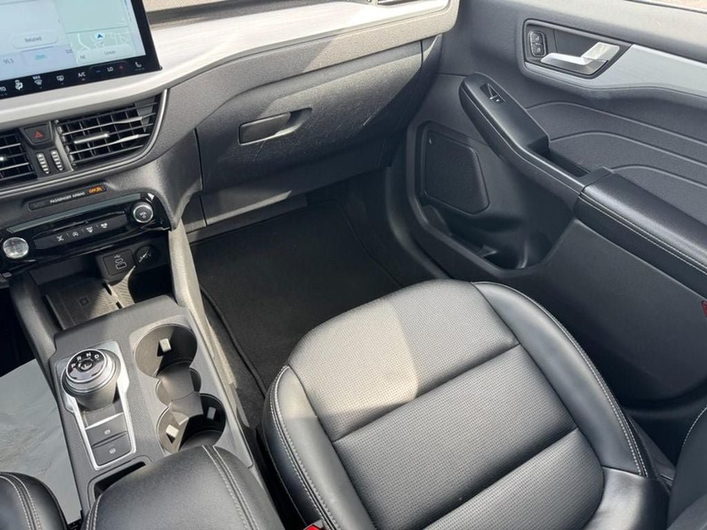 Used 2025 Ford Escape Platinum AWD/4WD image 15