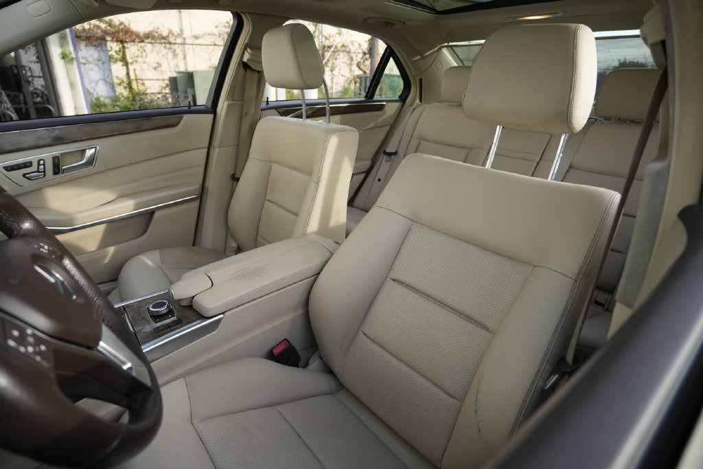 Used 2016 Mercedes-Benz E 350 4MATIC Sedan image 25