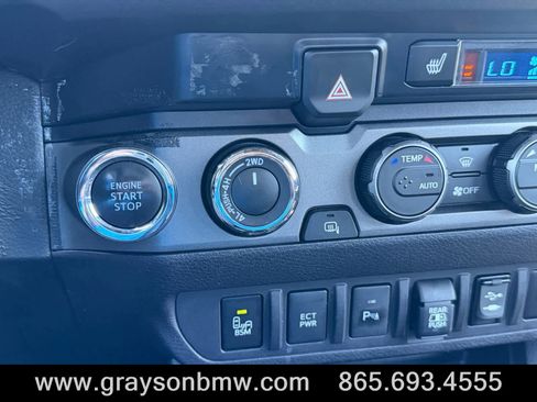 Used 2019 Toyota Tacoma TRD Off-Road AWD/4WD image 31
