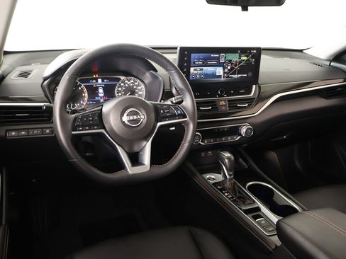 Used 2023 Nissan Altima 2.0 SR FWD image 2