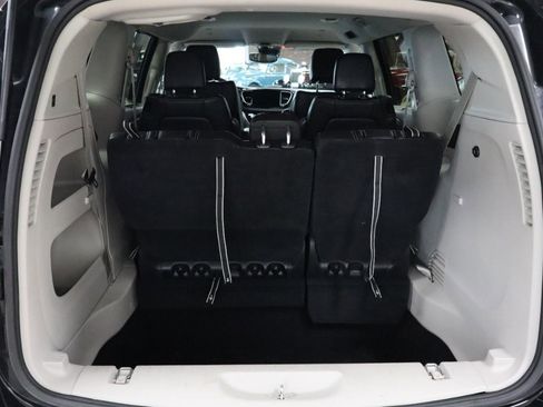 Used 2023 Chrysler Pacifica Touring-L FWD image 25
