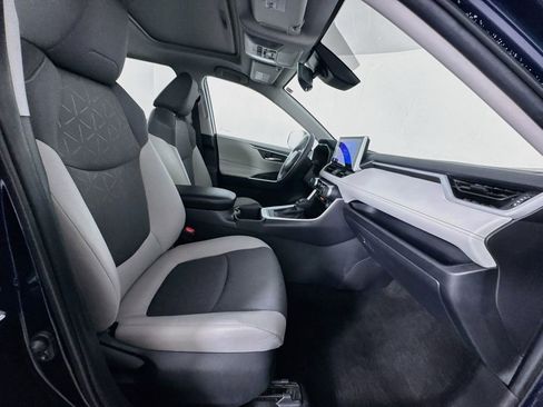 Used 2025 Toyota RAV4 XLE w/ Convenience Package FWD image 30