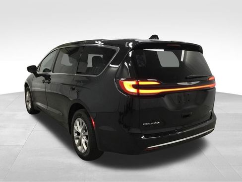 Used 2024 Chrysler Pacifica Touring-L AWD/4WD image 13