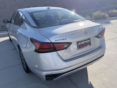 Used 2024 Nissan Altima 2.5 SV image 8