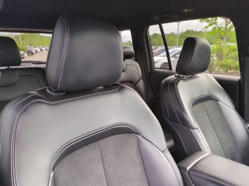 Used 2025 Jeep Grand Cherokee Altitude image 7