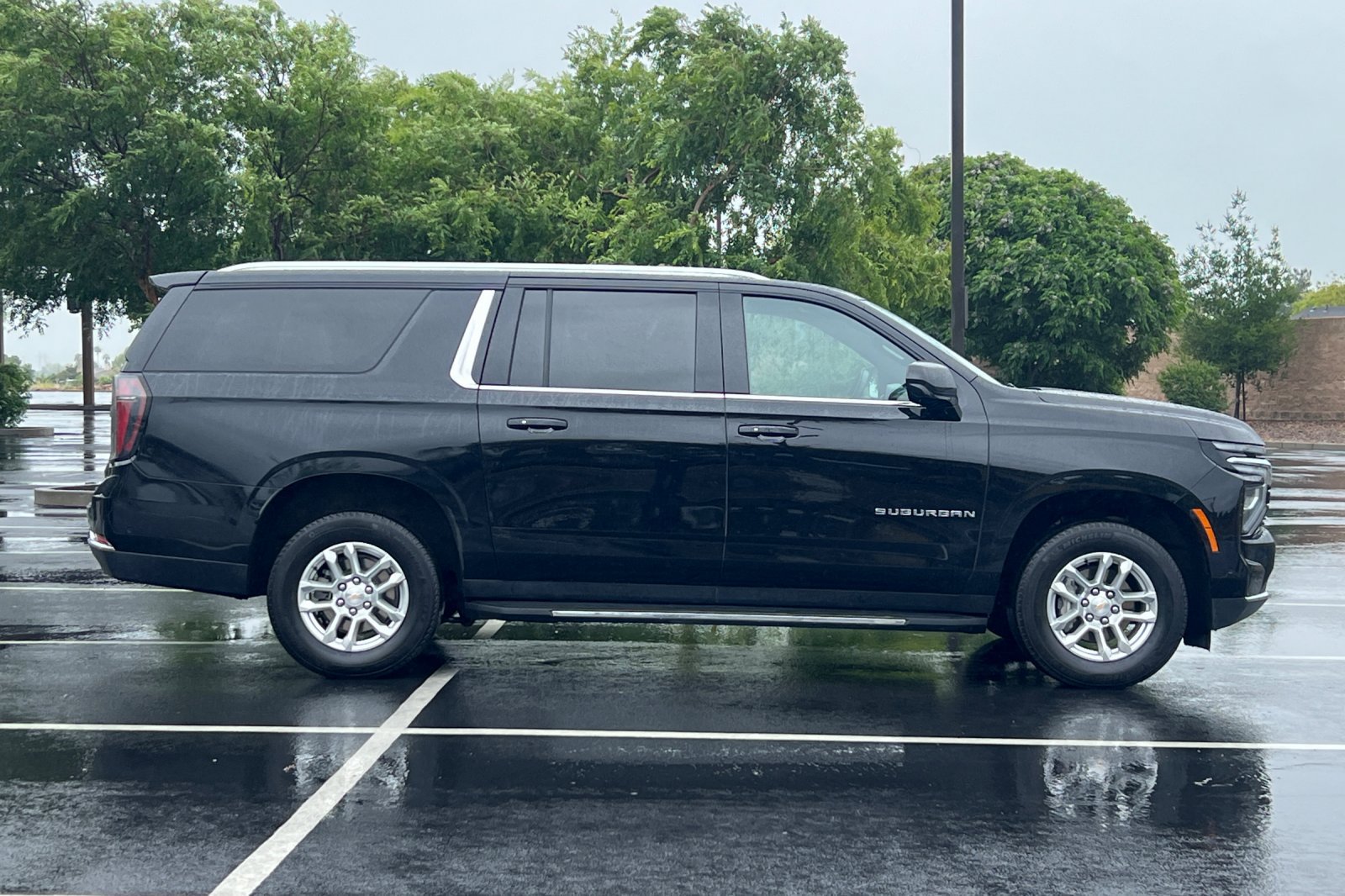Used 2025 Chevrolet Suburban LT AWD/4WD image 10
