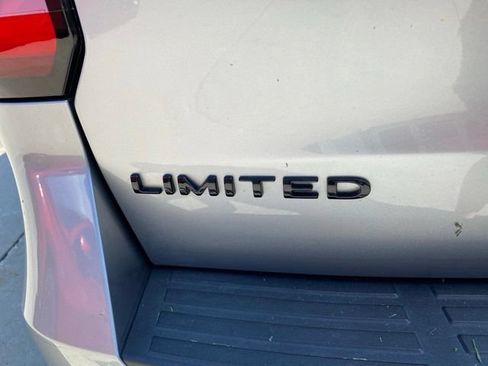 Used 2023 Ford Expedition Limited AWD/4WD image 5