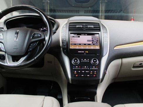 Used 2019 Lincoln MKC Select w/ Select Plus Package FWD image 16