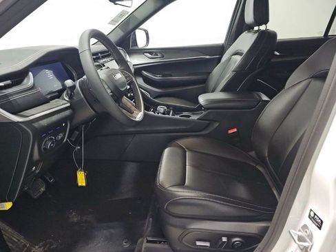 Used 2025 Jeep Grand Cherokee Limited 4xe image 8