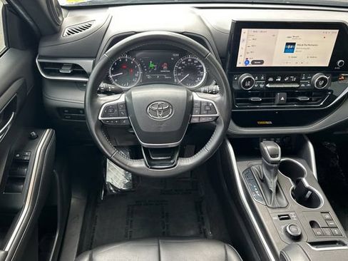 Used 2023 Toyota Highlander XSE AWD/4WD image 16