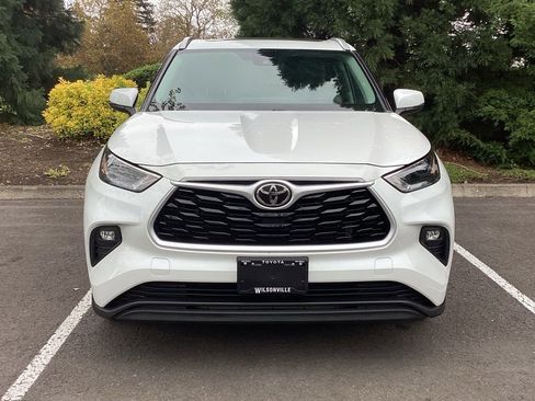 Used 2023 Toyota Highlander XLE image 9