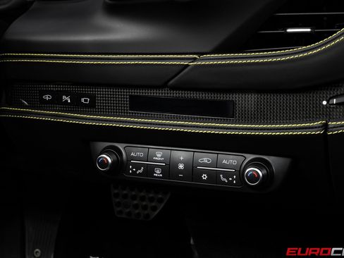 Used 2022 Ferrari F8 Tributo image 35