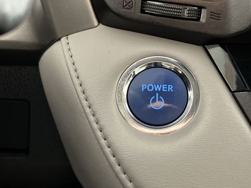 Used 2018 Toyota RAV4 Limited image 34