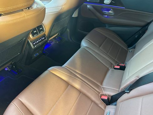 Used 2025 Mercedes-Benz GLS 450 4MATIC image 26