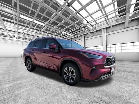 New 2026 Toyota Highlander XLE image 1