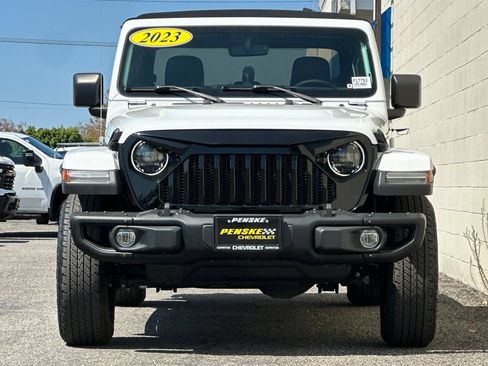 Used 2023 Jeep Gladiator Sport AWD/4WD image 9
