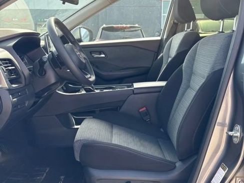 Used 2023 Nissan Rogue SV FWD image 5