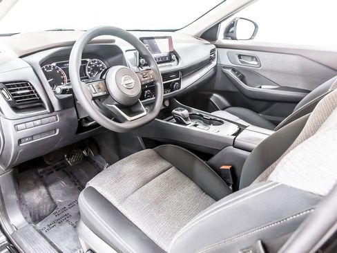 Used 2023 Nissan Rogue SV image 25